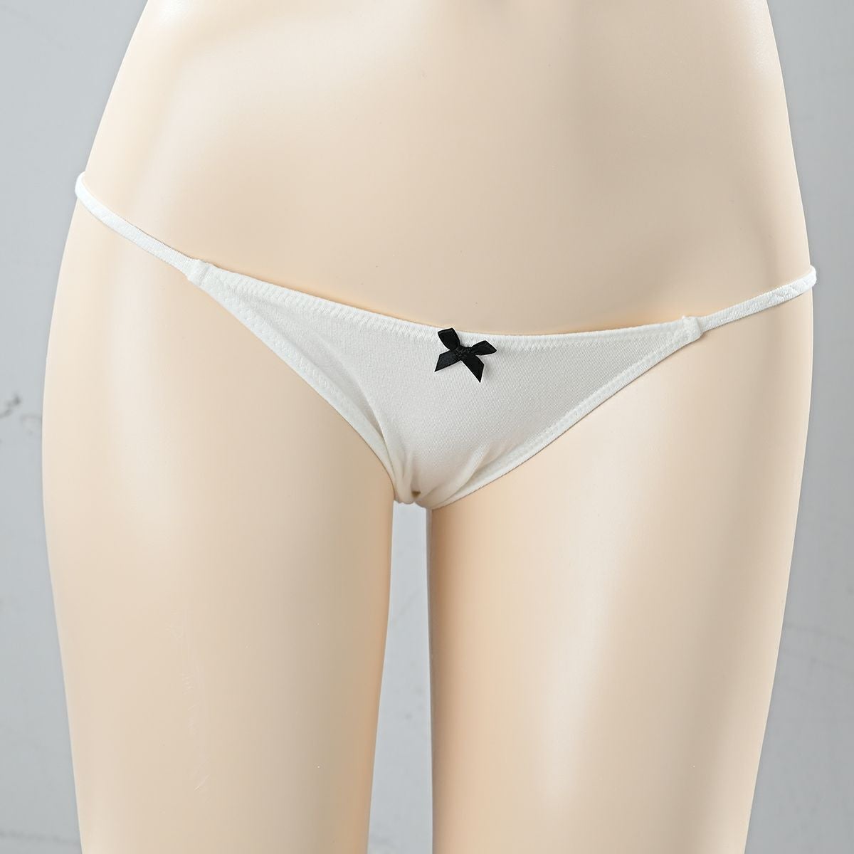 超ローライズ サイドループパンツ〈白×ブラックリボン〉