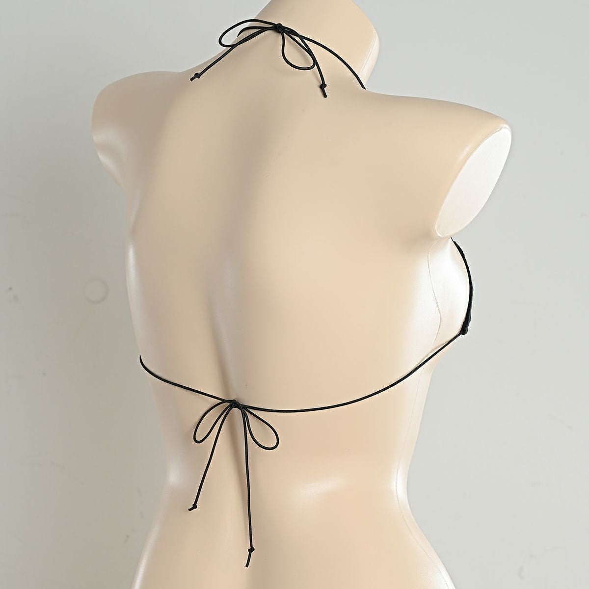 グラビアのマイクロ三角ブラ コットン素材〈黒〉