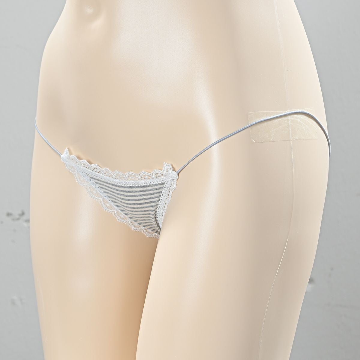 グラビアのコットン超ローライズTバックパンツ〈グレー縞×白レース〉